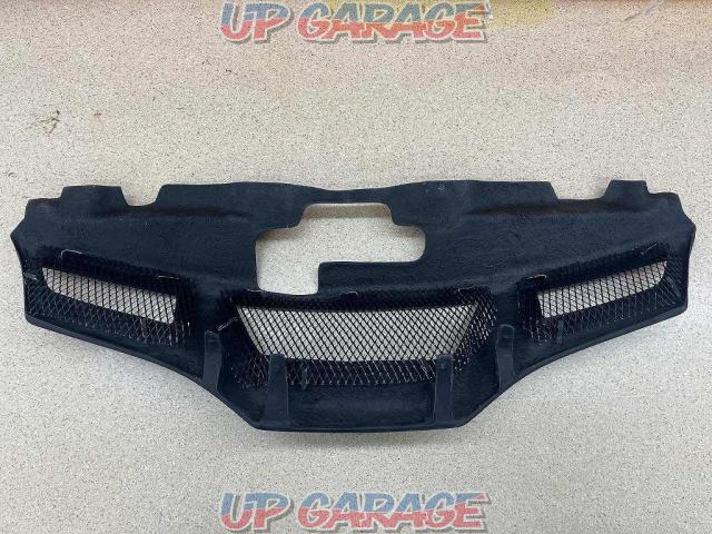Manufacturer unknown front grill
Used in Nissan NV200-02
