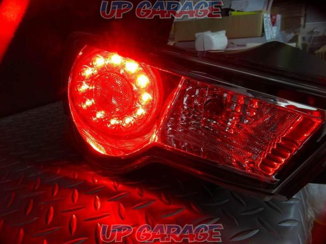 Toyota genuine 86/BRZ
ZC6 / ZN6
tail lamp
Removed from early 86
LH / passenger side only-08