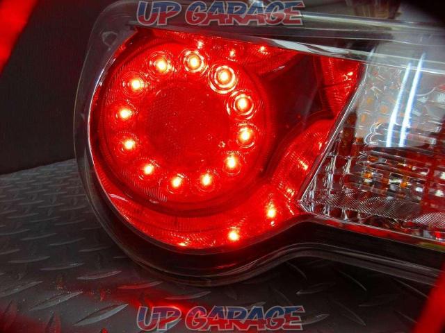 Toyota genuine 86/BRZ
ZC6 / ZN6
tail lamp
Removed from early 86
LH / passenger side only-09