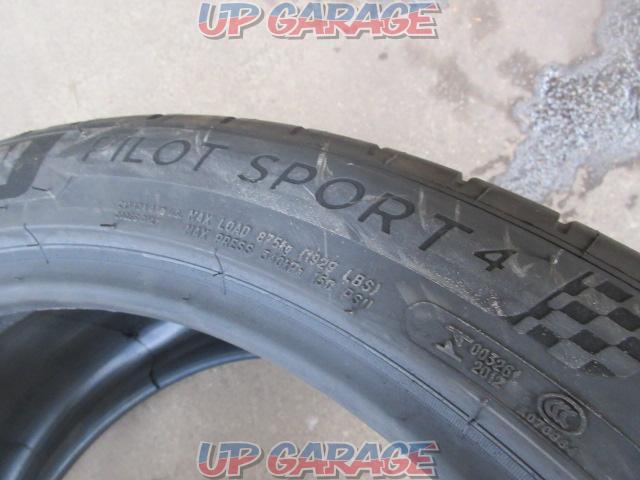 ※ 2 tires only
MICHELIN
PILOT
SPORTS 4
(X03880)-03