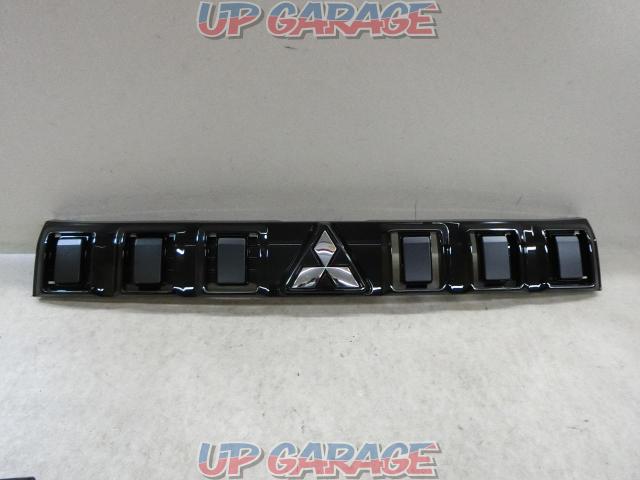 Mitsubishi
Delica mini
Genuine front grille
+
Front bumper garnish-02