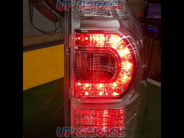 Genuine Toyota (TOYOTA) Voxy.Noah/70 series (late) clear LED tail lens-05