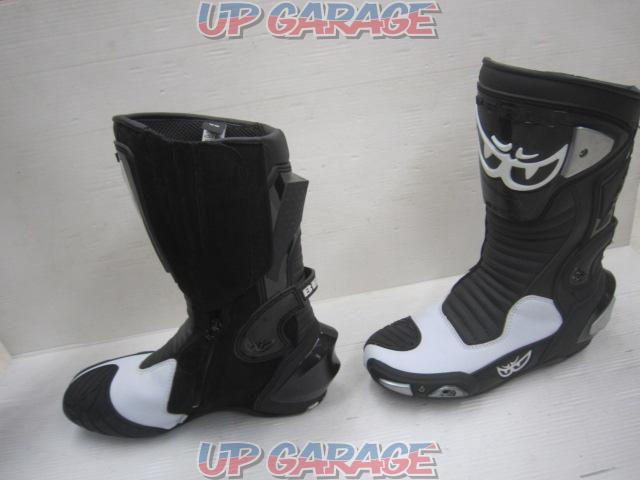 BERIK
Racing boots
X03428-03