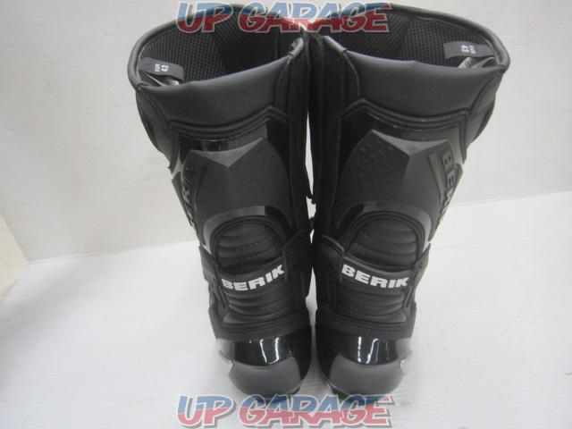 BERIK
Racing boots
X03428-06