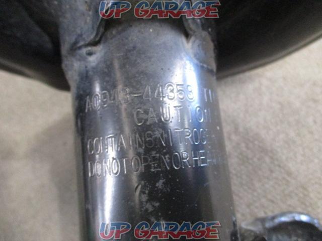 TOYOTA (Toyota)
Genuine suspension kit
Alphard/Vellfire/20 series
2WD
Late]
Usage period: about 1 month (approx. 1000km)
*Genuine upper is missing*-05