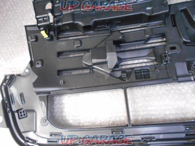 Honda genuine
JF5
N-BOX custom
Genuine front grille-08