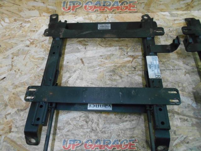 Vanner
Seat rail
Right and left
[Hiace
200 series
Type 4-02
