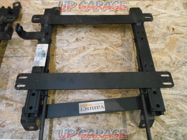 Vanner
Seat rail
Right and left
[Hiace
200 series
Type 4-03