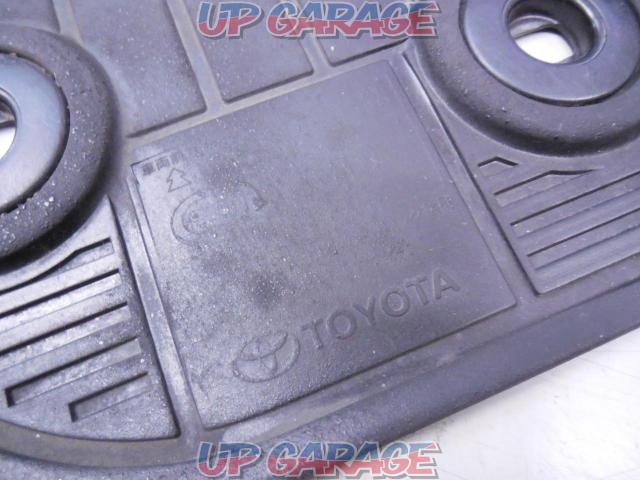 Toyota
200 series
Regius Ace
Type 4
Deluxe
Standard body
Genuine option rubber mat-10