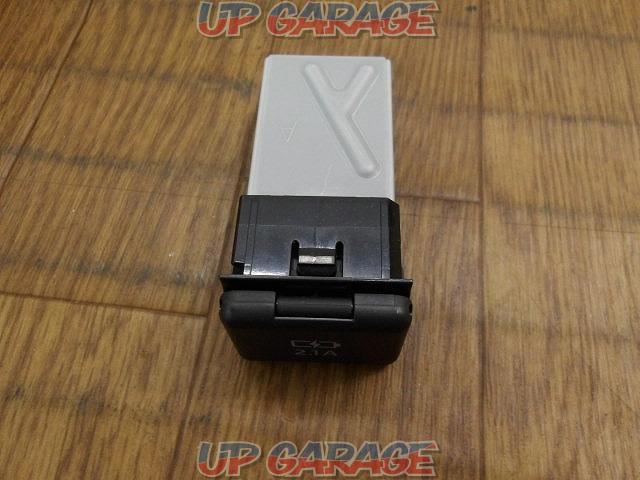 Toyota genuine USB charger connector-02
