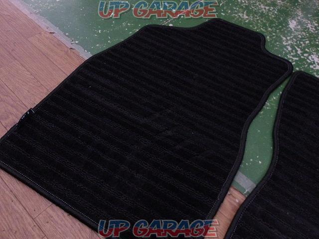 Daihatsu genuine floor mat
Front only-02