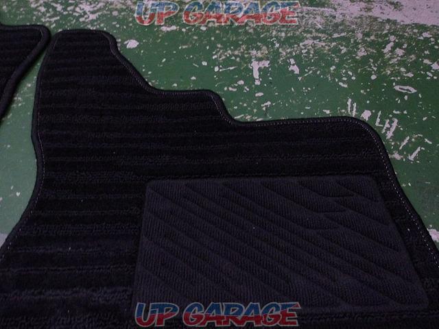 Daihatsu genuine floor mat
Front only-03