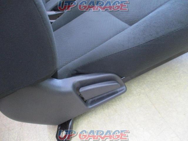 Toyota genuine 200 series Hiace 7 type
Super GL front seats (left and right set)-02