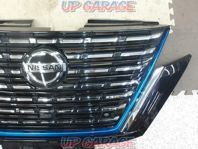 Nissan genuine front grill-03