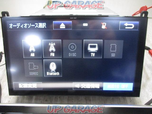 Genuine Toyota with TV antenna set and 80 Voxy exclusive panel
NSZN-Z 66T
10 inches
Fullseg memory Navi
2017 model year-09