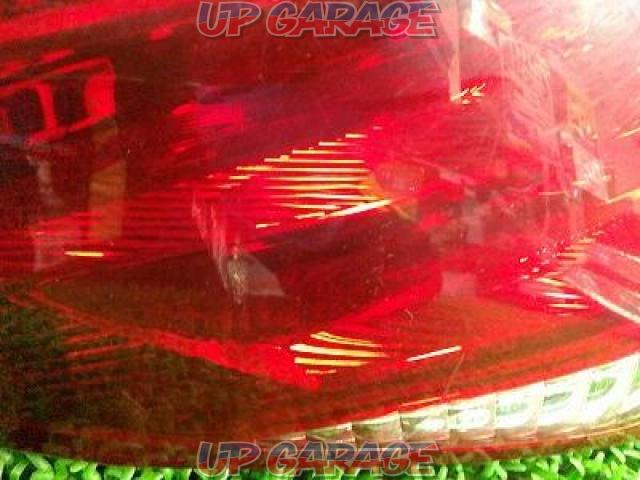 TOYOTA
Genuine LED tail lens red
5 split
Estima
Previous period
ACR50
Many flaws-04