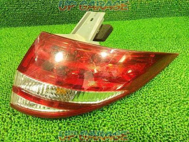 TOYOTA
Genuine LED tail lens red
5 split
Estima
Previous period
ACR50
Many flaws-05