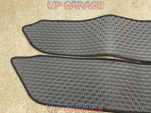 Other steps for 200 series Hiace
Rubber mat
For S-GL
Suitable without power slide-03