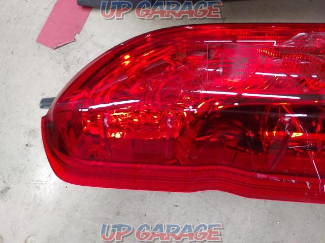 Genuine Toyota (KOITO)
26-140) Tail R Tens/Tail Lamp
2 split
Right and left-02