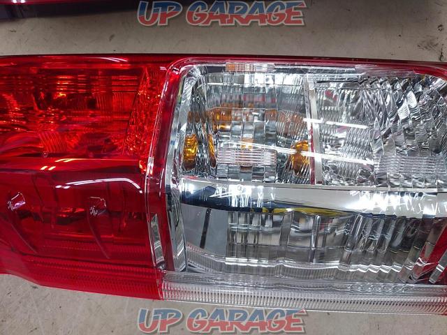 Genuine Toyota (KOITO)
26-140) Tail R Tens/Tail Lamp
2 split
Right and left-03