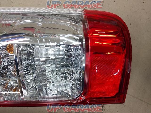 Genuine Toyota (KOITO)
26-140) Tail R Tens/Tail Lamp
2 split
Right and left-07