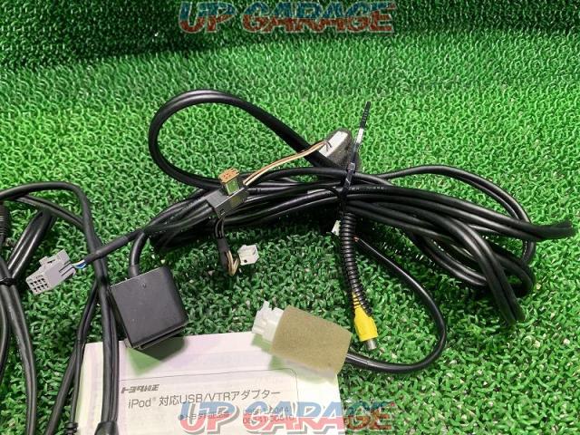 Toyota genuine ipod compatible USB/VTR adapter-03