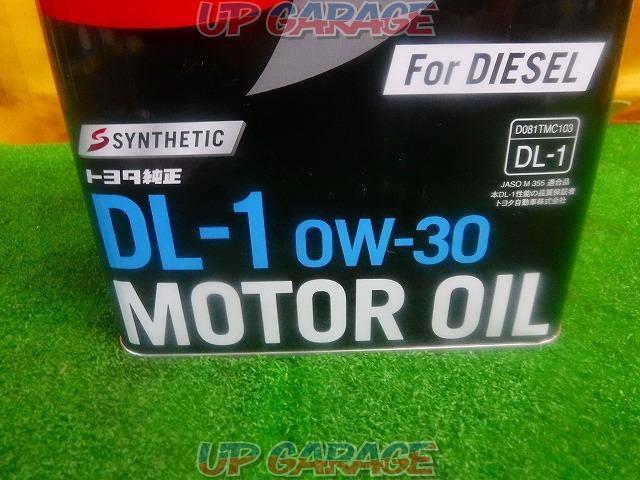 Toyota genuine
DL-1
Motor oil
0W-30/4 cycle diesel engine oil-02