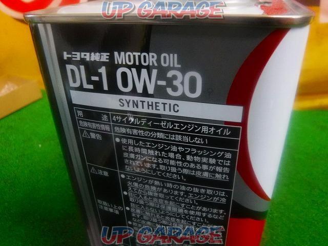 Toyota genuine
DL-1
Motor oil
0W-30/4 cycle diesel engine oil-04