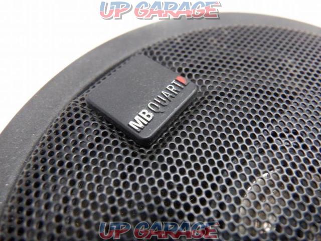 MB on one side only
QUARTQM100
Embedded speaker-04
