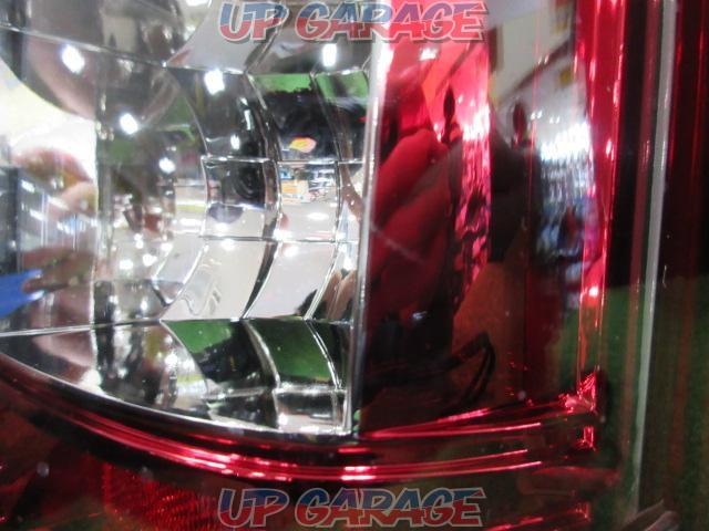 Valenti200 series Hiace
LED tail lens
Left side only-08