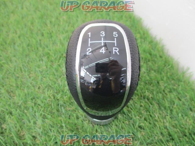 Unknown Manufacturer
Leather shift knob-04