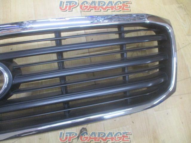 Genuine Toyota Land Cruiser 100 (Lancle 100) Early genuine front grill-03
