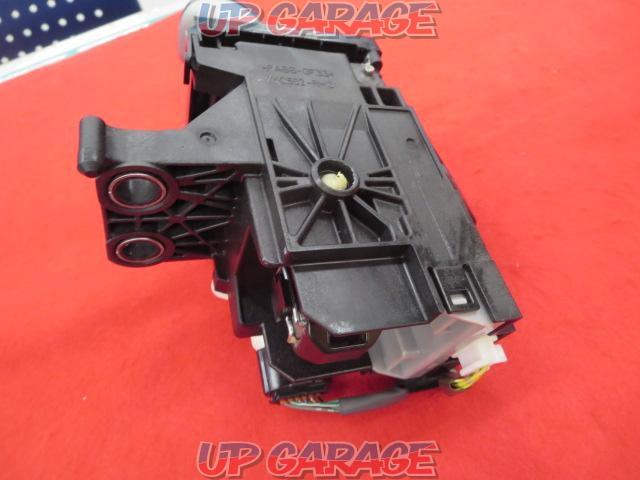 30 series Prius
Early genuine shift area-05