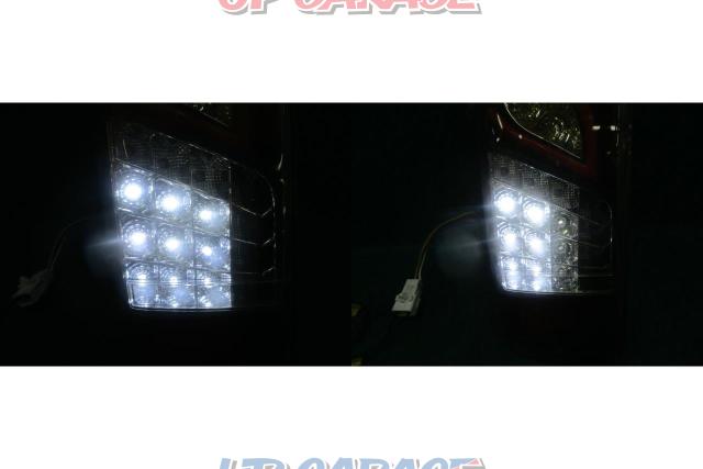 Unknown Manufacturer
Hiace 200
Smoked LED tail lens-08