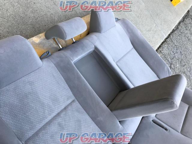 Toyota genuine
160 series axio
Genuine rear seat
[
Arm rested
]-06