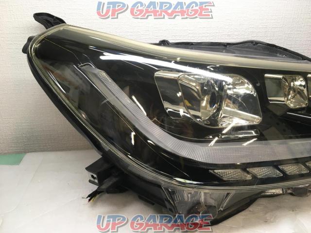 No Brand
Trinocular sequential headlight with opening motion function
130 series mark X
Late]-03