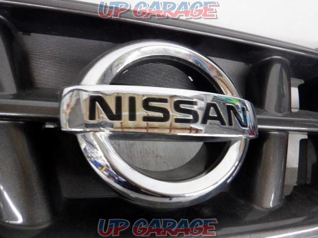 Nissan genuine
Front grille-08