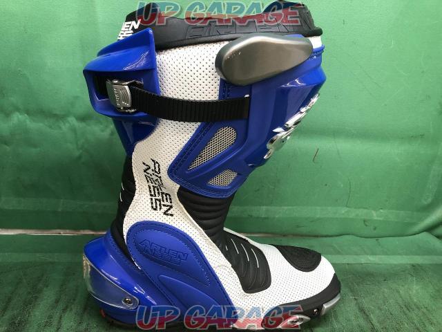ARLENNESS
Racing boots-08