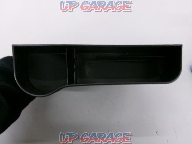 Unknown Manufacturer
General-purpose console BOX
Passenger side-04