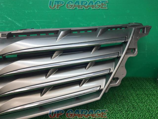 TOYOTA
Genuine front grille-04