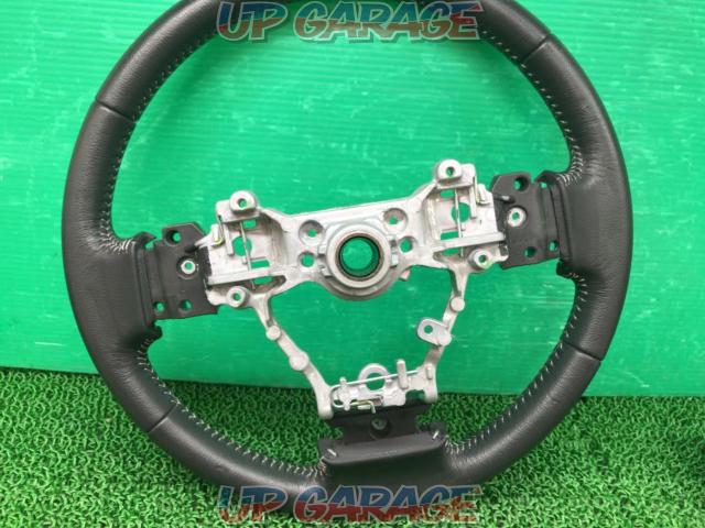 SUBARU
Genuine leather steering wheel-06