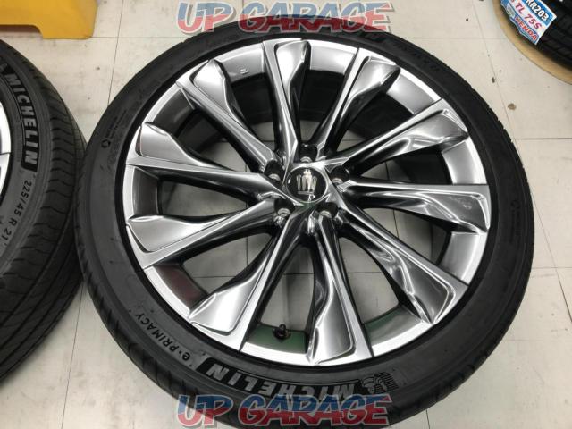 TOYOTA
Crown
Crossover
G advance leather package
Original wheel
+
MICHELIN
e・PRIMACY-05