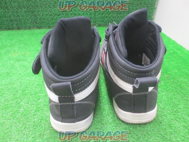 HenlyBegins
SAFE
Shoes
HBS-001-05