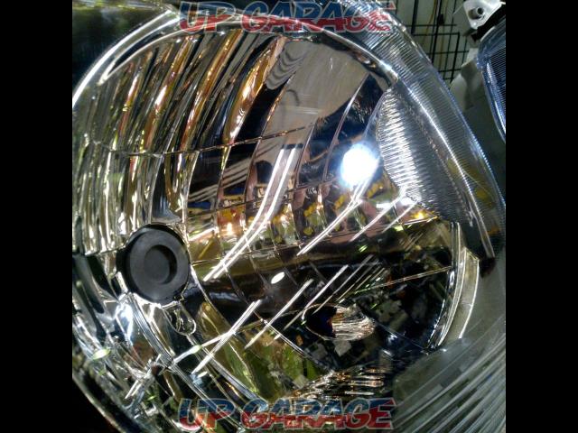 Wakeari
TOYOTA
Hiace
200 series
Genuine processed halogen head light-04
