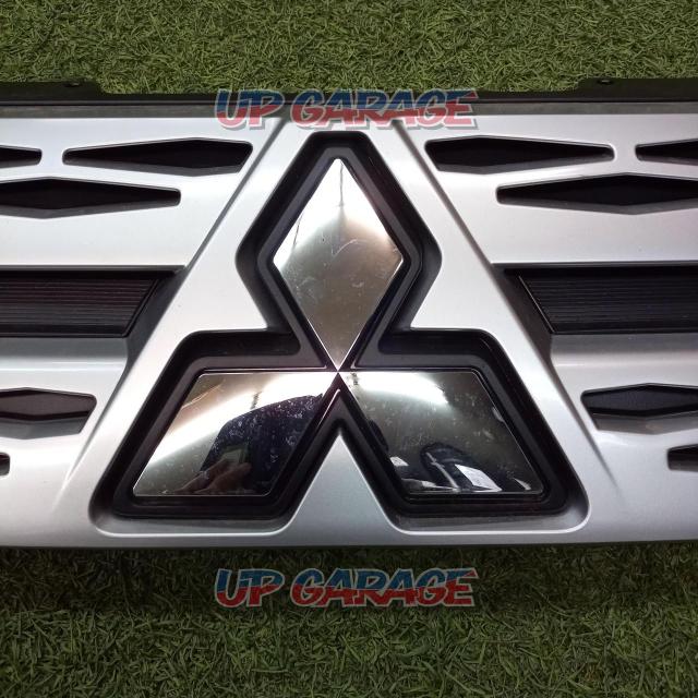 Mitsubishi genuine front grill
Body only-03