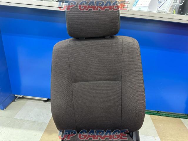 Genuine Mitsubishi Pajero Mini genuine passenger seat ■Pajero Mini/H58A
Late version-04