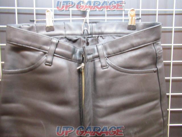 KADOYA leather pants
Size 33-02