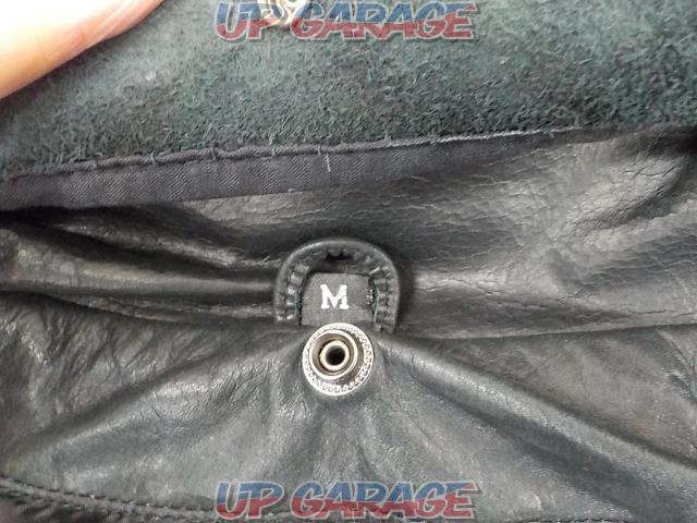 DEGNER
Leather jacket
Size: M-10
