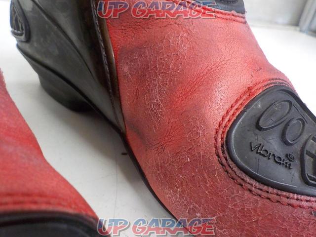 DAINESE
Racing boots
Size: 27.0-07