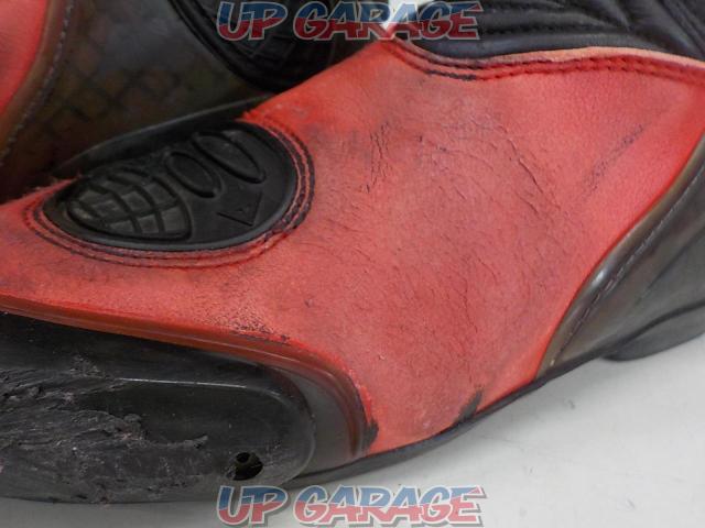 DAINESE
Racing boots
Size: 27.0-08